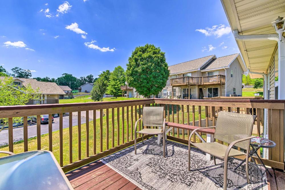 Cozy and Convenient Branson Condo with Balcony!